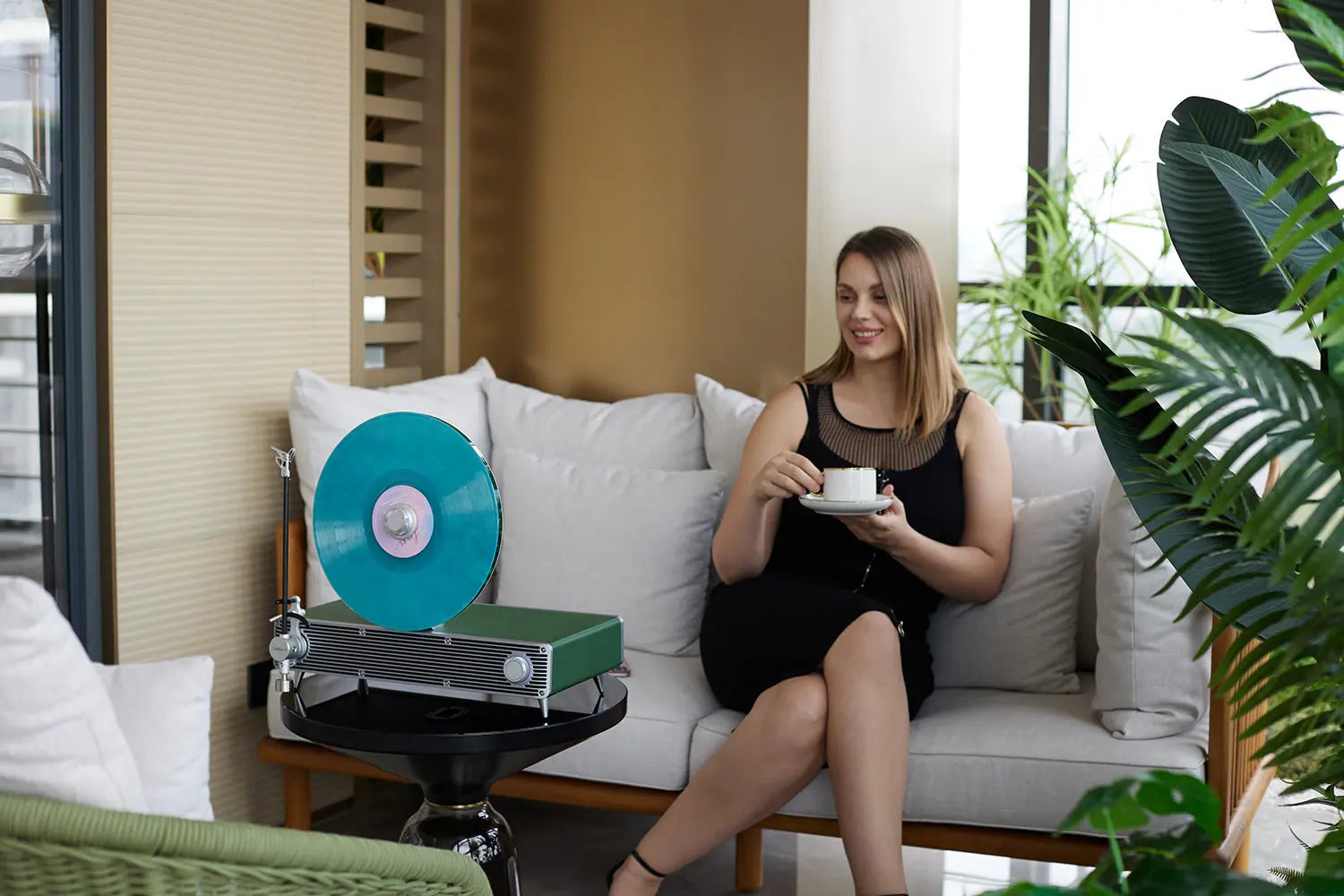 Rediscover Vinyl with the CoolGeek VS01 HiFi Turntable COOLGEEK