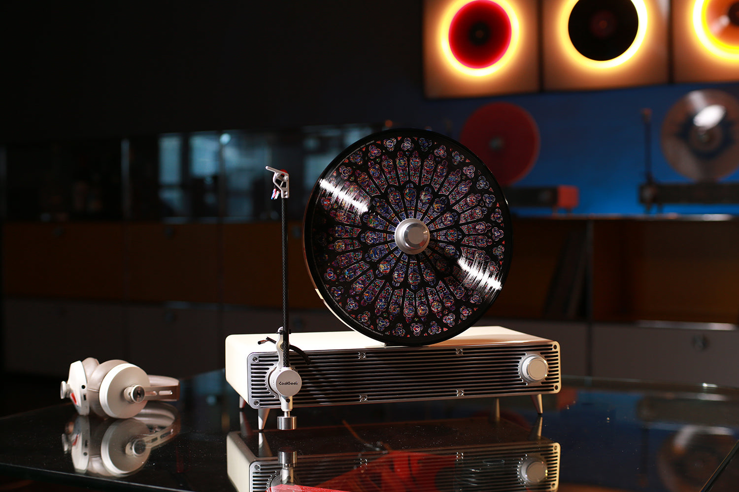 CoolGeek-Has-Unveiled-a-Vertical-Turntable-the-VS-01 CoolGeek